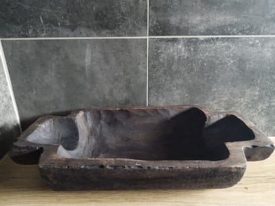 Rustieke houten schaal met handgrepen – uniek oud hout – decoratieve tray – wabi sabi woonaccessoire