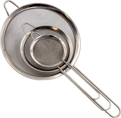 Intirilife zeef 3x keukenzeef - 8 / 12 / 18 cm diameter - roestvrijstalen fijnmazige zeefset voor koken en bakken met draadgreep zeef voor bloem suiker cocktailzeef soepen