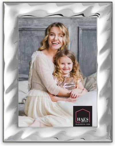 HAES DECO – Verzilverde Fotolijst Prato voor een foto van 9x13 cm – Fraai Verzilverd met luxe Houten achterzijde en standaard om neer te zetten – VP10813
