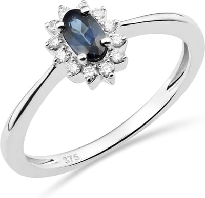 Miore Pure Ring - 9 Karaat - Zilverkleurig - Met Diamanten en een Blauwe Saffier - Handgemaakte Sieraden - Elegant - Elegante Dames Sieraden - Maat 50