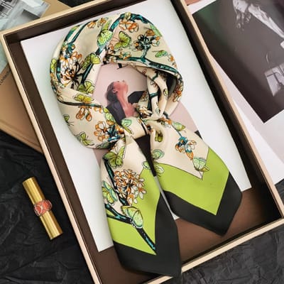 Zijden sjaal-stijl zijden sjaal voor dames - Kleurblokkenprint - Fris en delicaat - Decoratieve shawl over shirts L7218 - Groene vlinder 70*70 CM