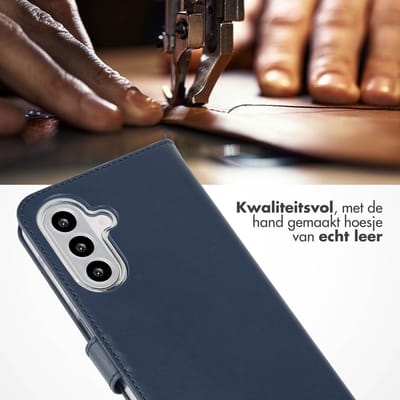 Selencia Hoesje - Geschikt voor Samsung Galaxy A26 - Echt Lederen Bookcase - Blauw