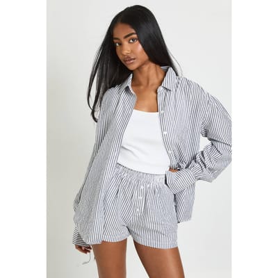 boohoo Dames Kreukelige gestreept overhemd met stropmanschetten en bijpassende shortset | Marineblauw | Maat: 42