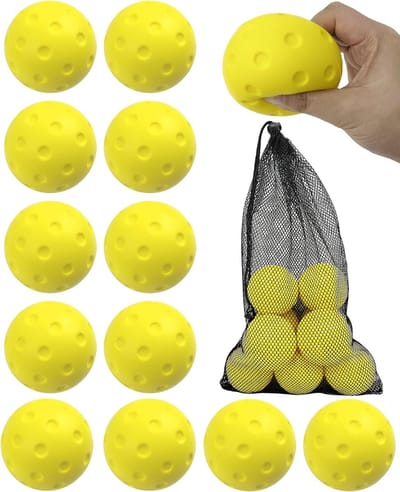 Schuim-pickleball – Set van 12 – PU-schuim – Inclusief opbergnet – Schuim-pickleballs / Geluidsarme schuimballen – Realistische stuit – Hoge elasticiteit – Trainingsballen – Indoor training – Geschikt voor tennis en pickleball – Geel