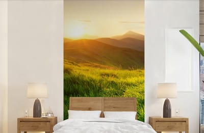Behang - Fotobehang Gras - Heuvels - Zon - Natuur - Landschap - Breedte 120 cm x hoogte 240 cm