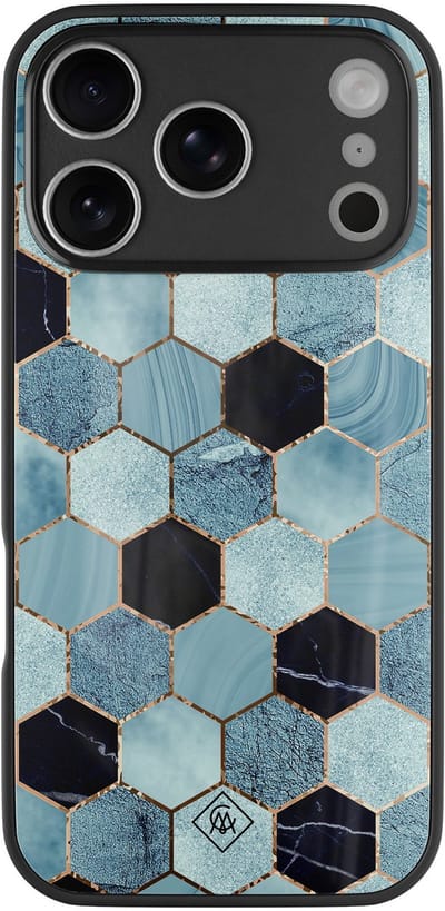 Casimoda® hoesje - Geschikt voor iPhone 17 Pro - Blue Cubes - Luxe Hard Case Zwart - Backcover telefoonhoesje - Blauw