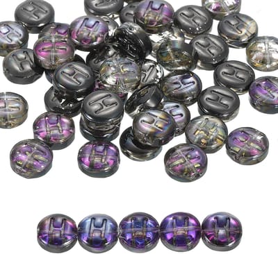 QUARKZMAN 60 stuks glazen letterkralen, 10 mm platte ronde alfabetletters, H-initiaalletterafstandkralen voor doe-het-zelf armbanden, halskettingen, oorbellen, sieraden maken, zwart-paars
