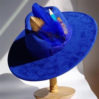 Paarse Veren Suède Tophoed 9,5 Cm Brede Rand Fedora Hoed Mannen Vrouwen Herfst Winter Vilt Jazz Hoeden Klassieke Kerk Fedoras Sombrero 55 -58cm