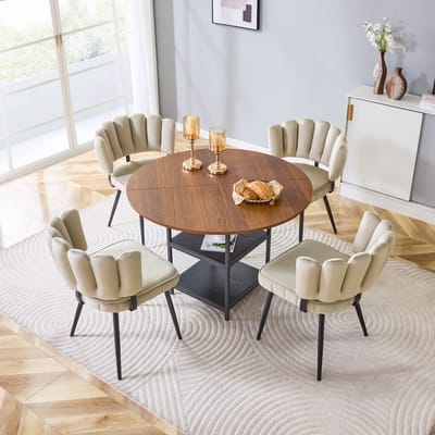 Tafel- en stoelenset. Ronde eettafel van 107 cm in walnootkleur met dubbel opbergvak + 4 lichtbruine stoffen eetkamerstoelen met bloemvormige rugleuningen – ideaal voor kleine appartementen.
