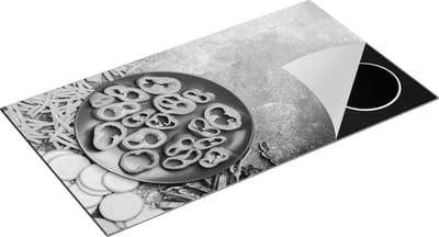 Chefcare Inductie Beschermer Gesneden Groente op Grijze Marmer - Groentes - Zwart Wit - 95x50 cm - Afdekplaat Inductie - Kookplaat Beschermer - Inductie Mat