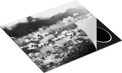 Chefcare Inductie Beschermer Bloemenveld met Paarse Kosmos - Zwart Wit - 60x50 cm - Afdekplaat Inductie - Kookplaat Beschermer - Inductie Mat