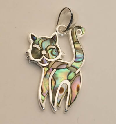 Zilveren hanger gekleurde kat - sterling zilveren hanger van kat met gekleurde geslepen schelpen - hangertje voor aan halsketting fleurige kat - prachtige 925 zilveren kettinghanger van een poesje - silver pendant cat