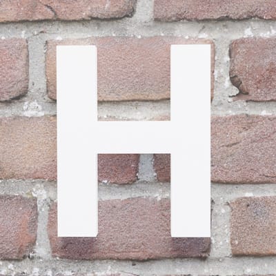 Huisnummer Arial H wit - Maat: Klein (10 cm) - blinde bevestiging - Huisnummerbord