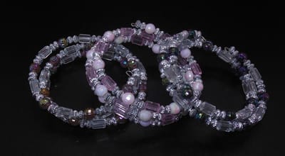 Multi armbanden transparant met gekleurde kraaltjes set van 3 stuks.