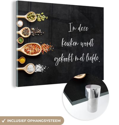 MuchoWow® Glasschilderij 120x90 cm - Schilderij acrylglas - Quotes - Keuken - Spreuken - In deze keuken wordt gekookt met liefde - Liefde - Foto op glas - Schilderijen
