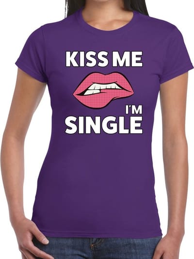 Kiss me i am single t-shirt paars dames - feest shirts dames XS