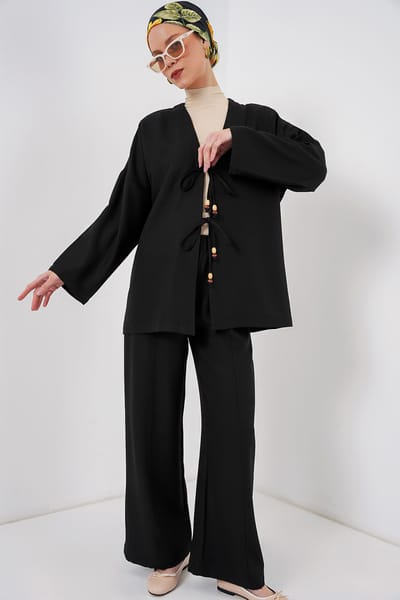 V-hals cardigan en wijde broekset
