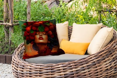 Sierkussen Buiten - Vrouw - Frambozen - Bladeren - 60x60 cm - Weerbestendig