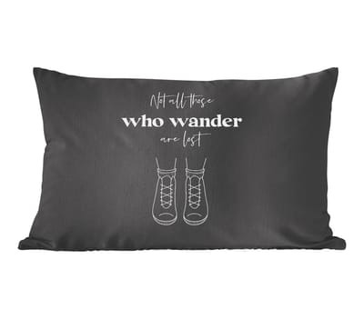 Sierkussens - Kussentjes Woonkamer - 60x40 cm - Spreuken - Quotes - Not all those who wander are lost - Schoenen