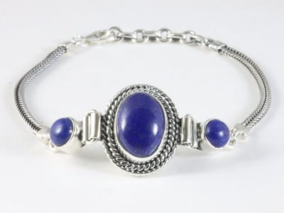 Bewerkte zilveren armband met lapis lazuli