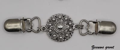 Frutsels by Es - vestsluiting-vestklem-vestclip- Zeeuwse knop- groot- zilverkleurig