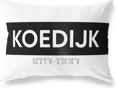 Tuinkussen KOEDIJK - NOORD-HOLLAND met coördinaten - Buitenkussen - Bootkussen - Weerbestendig - Jouw Plaats - Studio216 - Modern - Zwart-Wit - 50x30cm