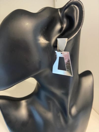 zilverkleurige geometrische oorsteker | | Make up | Parfum | Moederdag | Verjaardagscadeau| Cadeautje| Valentijnsdag| Kado | sieraden | vaderdag | oorbellen | oorsieraden