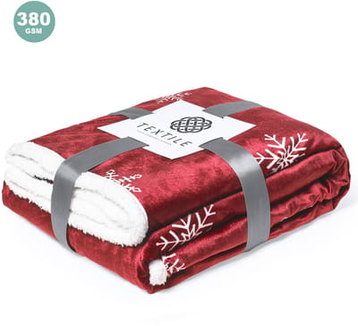 Luxe fleece deken Rood met sneeuwkristallen print, sherpa binnenzijde, model Ricord