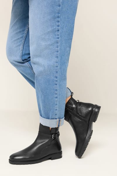 Yours Zwarte Leren Enkellaarzen Met Gespdetails In Wijde Epasvorm Size 37E
