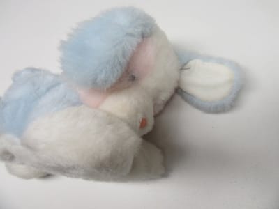 Vaco - Knuffel - Pluche hond - Wit & blauw & Roze