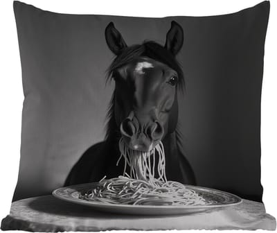 Tuinkussen - Paard - Bord - Pasta - Tafelkleed - Zwart Wit - Dieren - 40x40 cm - Weerbestendig