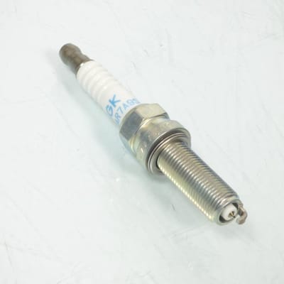 Bougie d'allumage NGK pour SSV Honda 1000 SXS M5D PIONNEER 2016 à 2022 SILMAR7A9S / 93675 / 31909-HL4-003 / Par 10 Neuf