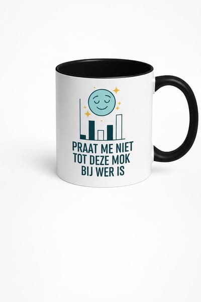 Praat Me Niet Tot Deze Mok Bij Werkt Mok 330ml – Witte Keramische Koffiemok met Zwarte Oor – Grappige Nederlandse Kantoor Koffie Quote
