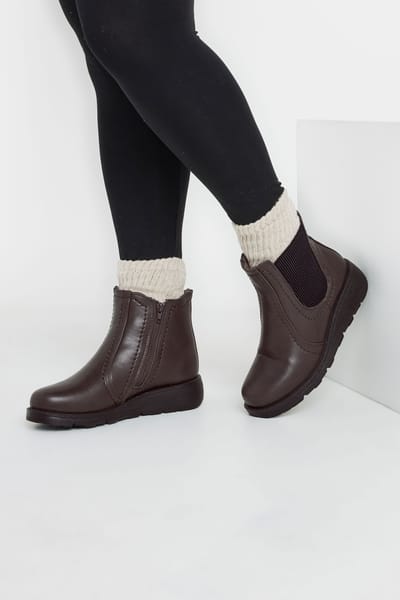 Yours Chelsea Boots Met Lage Sleehak In Een Brede Pasvorm In Bruinsize 37E