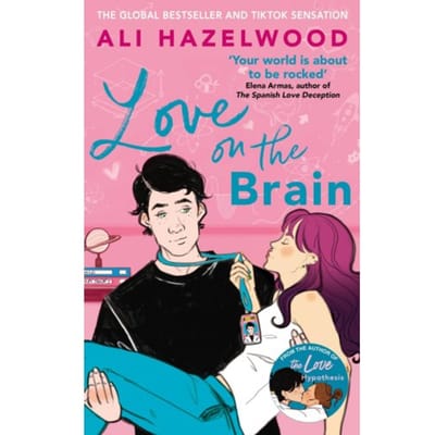 Love on the Brain par Ali Hazelwood Livre de poche 9781408725771