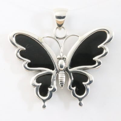 Zilveren vlinder hanger met zwarte schelp