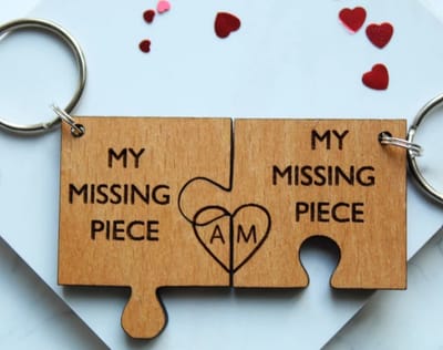 gepersonaliseerde sleutelhanger/valentijn cadeau voor haar/ valentijn cadeau voor hem/ verjaardag cadeau voor hem/ verjaardag cadeau voor haar/ houten sleutelhanger/ gepersonaliseerde cadeau/puzzel sleutelhanger