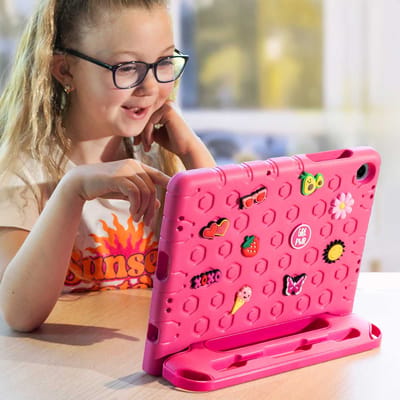 imoshion Tablet Hoes Kinderen- Geschikt voor iPad 11 (2025) A16 11 inch / iPad 10e generatie (2022) 10.9 inch - Kidsproof Kinder Hoes met dolls - Roze