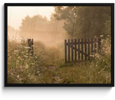 Poster in lijst - Fotolijst 80x60 cm - Posters - Hek - Natuur - Mist - Veld - Posterlijst zwart - Decoratie - Wanddecoratie woonkamer - Muurdecoratie slaapkamer