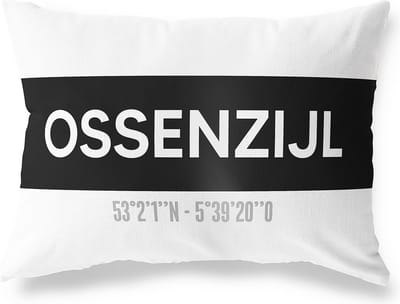 Tuinkussen OSSENZIJL - OVERIJSSEL met coördinaten - Buitenkussen - Bootkussen - Weerbestendig - Jouw Plaats - Studio216 - Modern - Zwart-Wit - 50x30cm