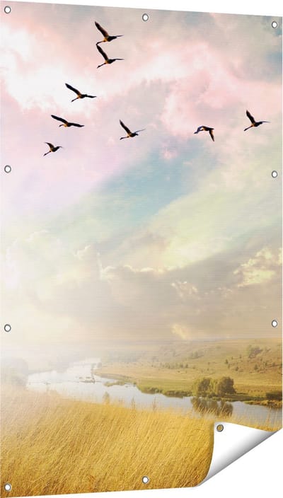 Gards Tuinposter Groep Vogels Vliegen Boven het Gras - 80x120 cm - Tuindoek - Tuindecoratie - Wanddecoratie buiten - Tuinschilderij
