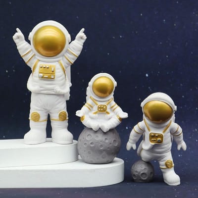 3-delige Astronaut Decoratie Anime Figuur en Maan Huisdecoratie Hars Astronaut Actiebeeld Kamer Kantoor Bureau Decoratie Cadeaus