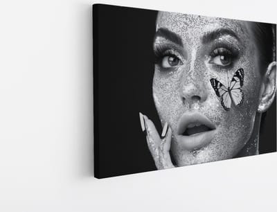 Saammp Canvas Schilderij - Vrouw - Vlinder - 30x20 - Foto op canvas - Wanddecoratie - Muurdecoratie Woonkamer - Slaapkamer decoratie - Canvas Print