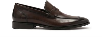 Elegant brown leather loafers