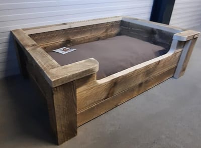 Houten hondenmand Vito van gebruikt steigerhout inclusief beige kussen 100x68x33cm