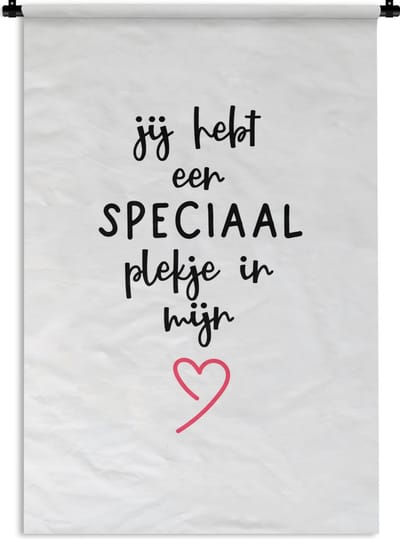 Wandkleed - Wanddoek - Quotes - Liefde - Jij hebt een speciaal plekje in mijn hart - Spreuken - 120x180 cm - Wandtapijt