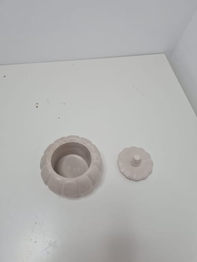 ​Decoratieve Keramische Pompoen met Deksel - Handgemaakt - Mat Wit/Beige - Herfst Decoratie
