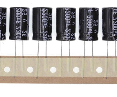 Elektrolytische Condensator - Aluminium Component - Elektronische Projecten - Plug-in Mount - 2200UF 25V - Zwart