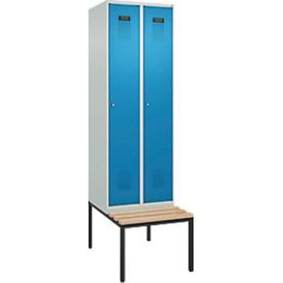 C+P Evolo Plus garderobekast, 2 vakken van elk 300 mm breed, bank eronder, B 600 x D 815 x H 2120 mm, cilinder, lichtgrijs/lichtblauw