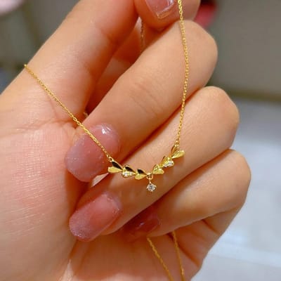 Clou d'Or Amour Flash Diamant Collier Explosion Lumière Luxe Mode Design de Niche Chaîne de Clavicule Féminine brown
